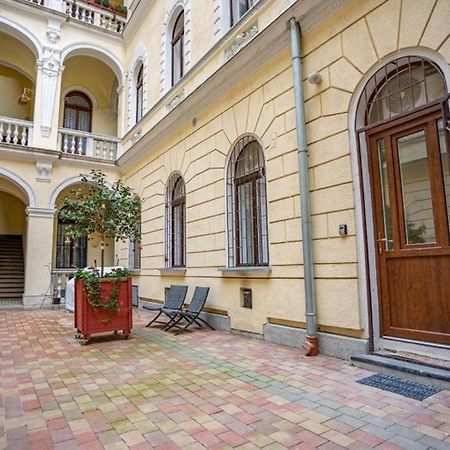 Boutique Apartment In Akacfa Street 布达佩斯 外观 照片